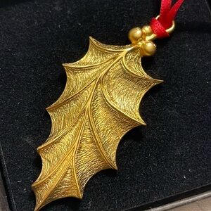 The LS collection gold plated holly leaf ornament. Preowned excellent cond.